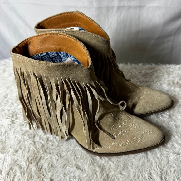 Dingo Sand Suede Fringe Western Ankle Boots Size 11M Embroidered Detail - Picture 1 of 8